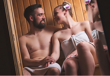 Ystävänpäivä saunassa: Näin luot romanttisen, kodikkaan ja aisteja stimuloivan tunnelman