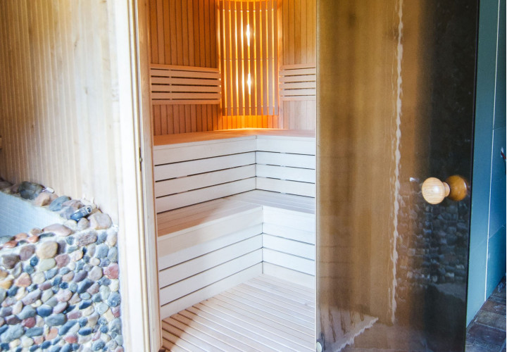 Sauna höyrytoiminnolla
