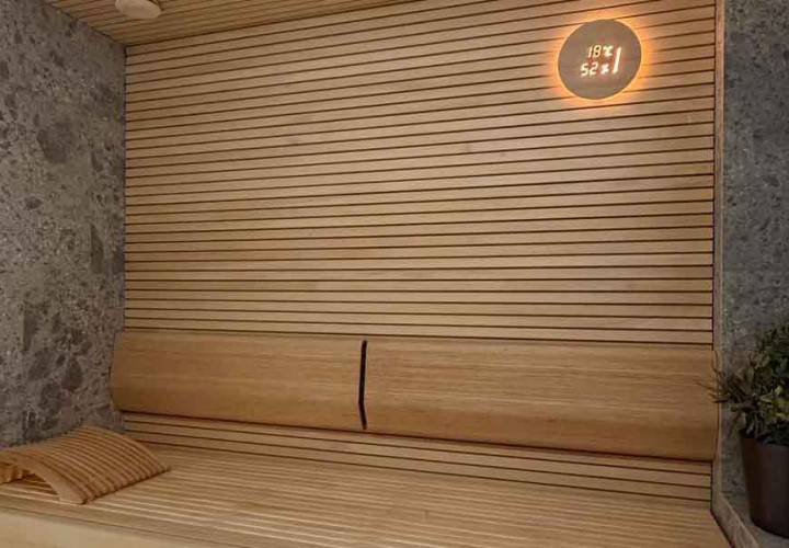 Sauna puu- ja kivipinnoitteella