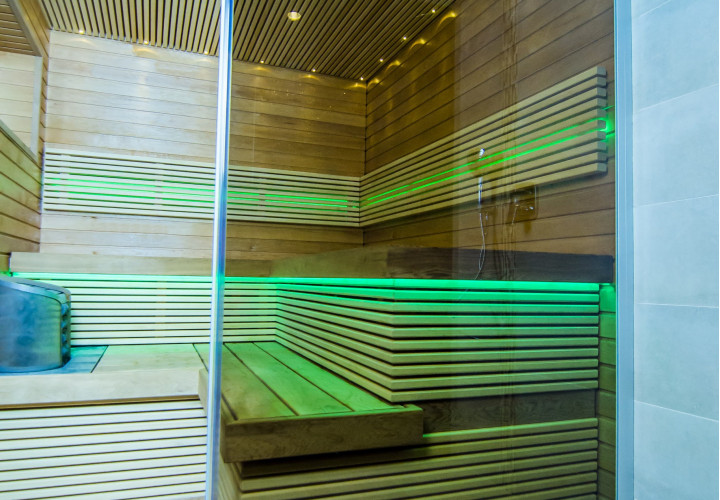 Sauna höyrytoiminnolla