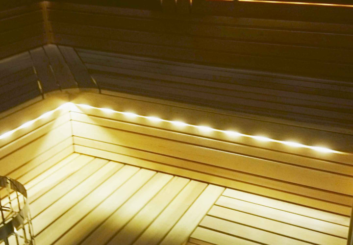Sauna integroidulla lieriökiukalla