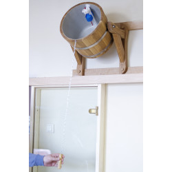 Kaataminen altaan päälle muovivuorauksella, 20 l  Kaataminen altaan päälle muovivuorauksella, 20 l