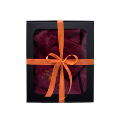 Lahjasetti lahjapakkauksessa HÄNELLE. Naisten saunahattu ja esiliina - Viininpunainen 