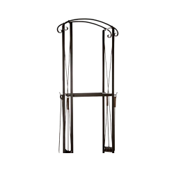 Polttopuupidike työkaluineen 