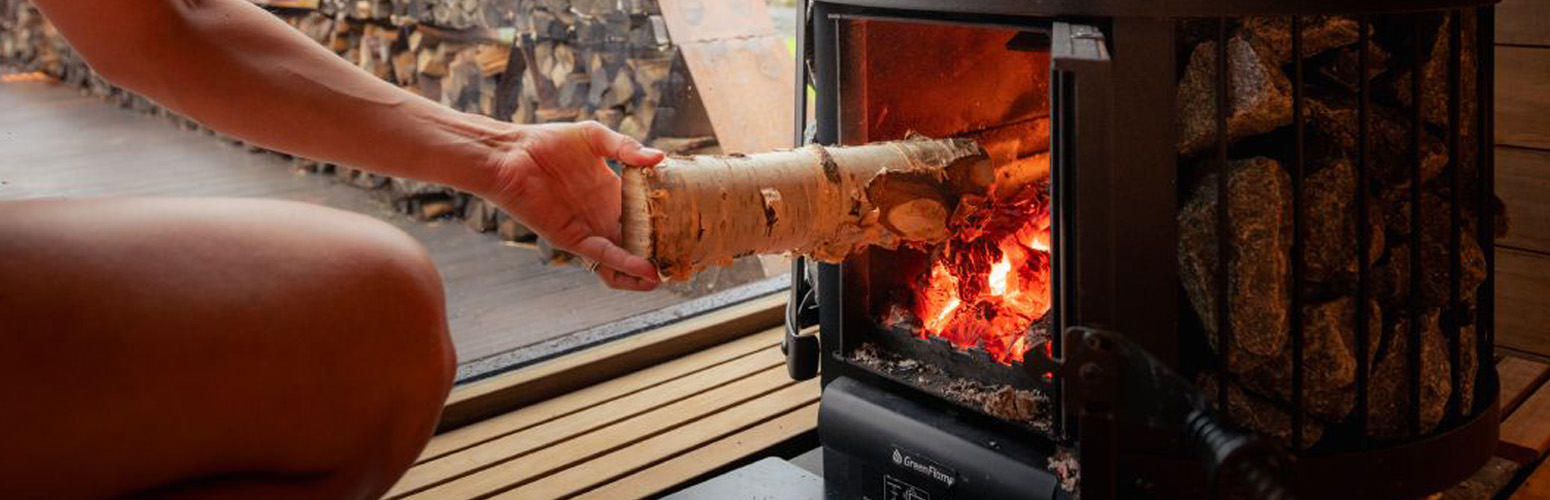 Saunan valmistelu kylmään vuodenaikaan: Kiukaan huolto ja palaneen hajun ehkäisy